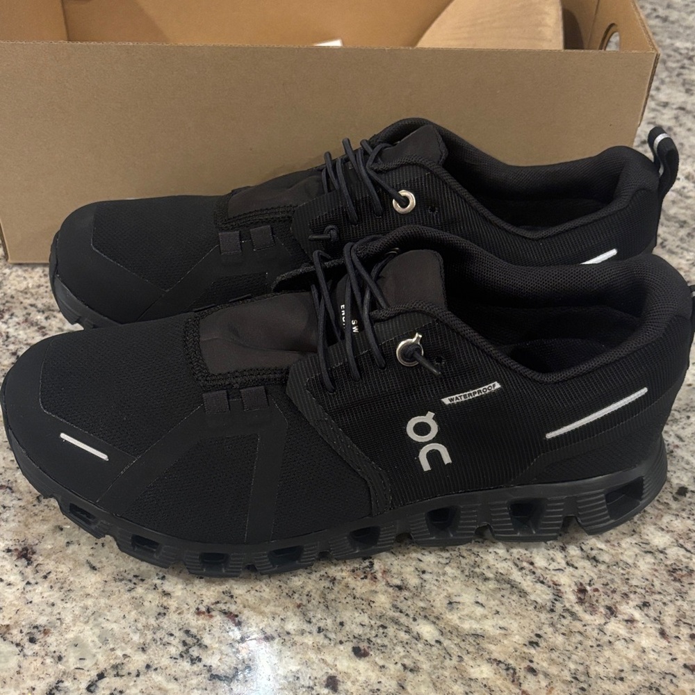 New On Cloud 5 Women’s Running Black Athletic Shoes Size 7
